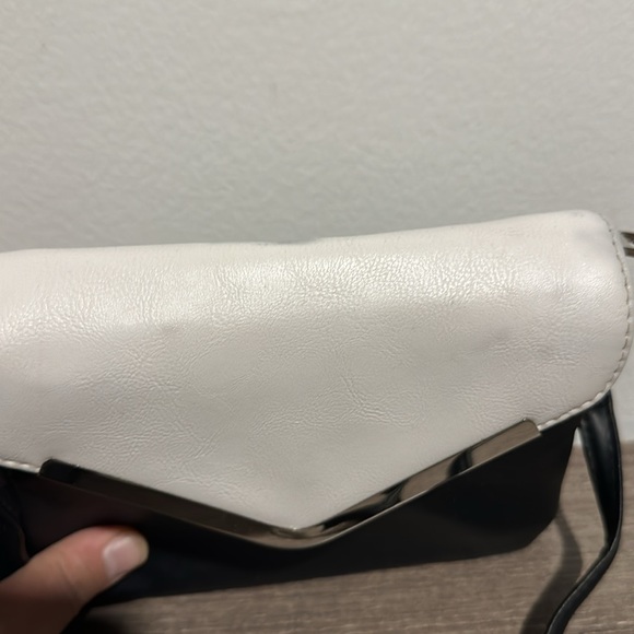 Claire’s mini side bag - Picture 3 of 5